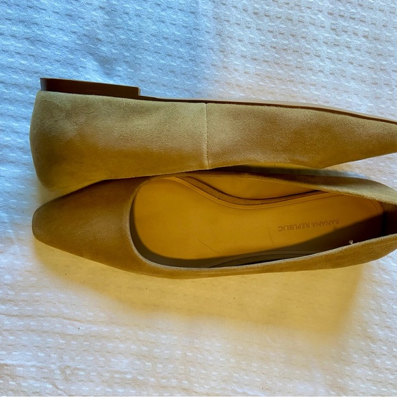 Banana Republic Tan Ballet Flats Size 9 - Picture 2 of 4